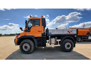 Véhicule de voirie/ Spécial Mercedes-Benz Unimog U527: photos 4