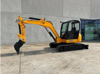 Pelle sur chenille JCB 8056