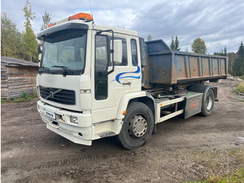 Camion ampliroll VOLVO FL6