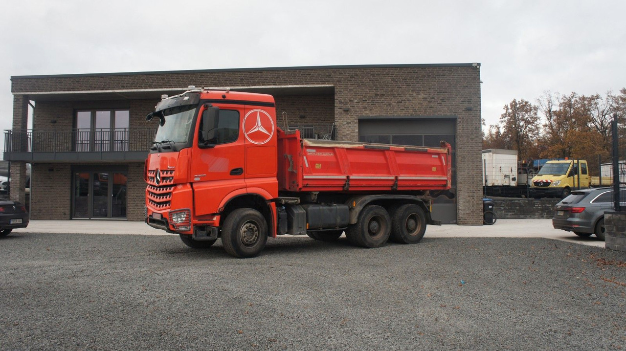Mercedes-Benz Actros 2663 Dreiseitenkipper Meiller Bordmatik - Camion benne: photos 1 Mercedes-Benz Actros 2663 Dreiseitenkipper Meiller Bordmatik - Camion benne: photos 1