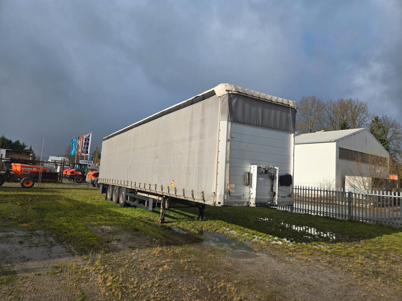 Schmitz Cargobull SCS 24/L - 13.62 EB Pritsche + Plane - Semi-remorque rideaux coulissants: photos 1 Schmitz Cargobull SCS 24/L - 13.62 EB Pritsche + Plane - Semi-remorque rideaux coulissants: photos 1