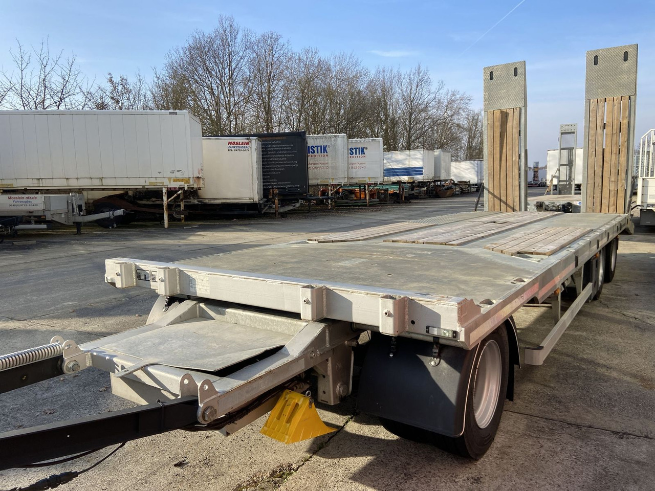 Möslein Neuwertig 3 Achs Tieflader 8,10 m Ladefläche - Remorque porte-engin surbaissée: photos 1 Möslein Neuwertig 3 Achs Tieflader 8,10 m Ladefläche - Remorque porte-engin surbaissée: photos 1