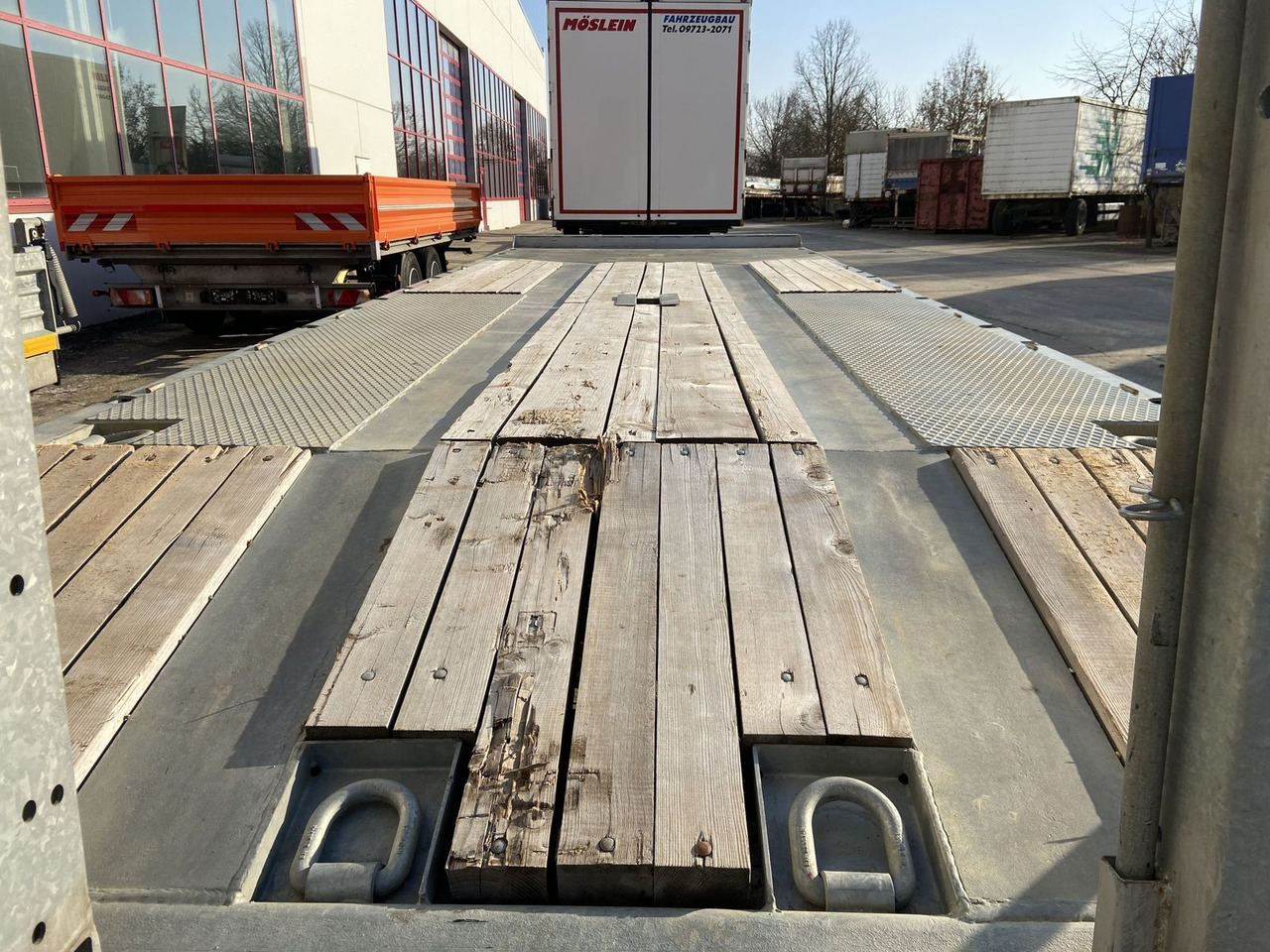 Möslein Neuwertig 3 Achs Tieflader 8,10 m Ladefläche - Remorque porte-engin surbaissée: photos 4 Möslein Neuwertig 3 Achs Tieflader 8,10 m Ladefläche - Remorque porte-engin surbaissée: photos 4