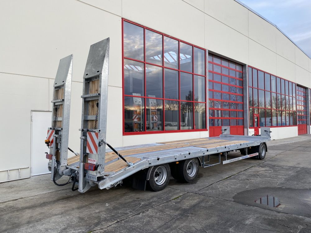 Möslein T 3-8,20 P VB H1 Blatt 3 Achs Tieflader mit gerader Ladefläche 8,10 m, Neufahrzeug - Remorque porte-engin surbaissée: photos 3 Möslein T 3-8,20 P VB H1 Blatt 3 Achs Tieflader mit gerader Ladefläche 8,10 m, Neufahrzeug - Remorque porte-engin surbaissée: photos 3
