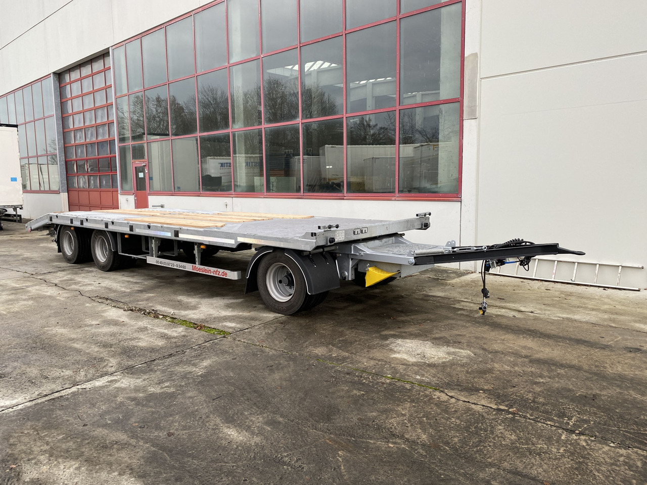 Möslein T 3-P9,2 OR 3 Achs Tieflader gerader Ladefläche 9 m, Neufahrzeug - Remorque porte-engin surbaissée: photos 2 Möslein T 3-P9,2 OR 3 Achs Tieflader gerader Ladefläche 9 m, Neufahrzeug - Remorque porte-engin surbaissée: photos 2