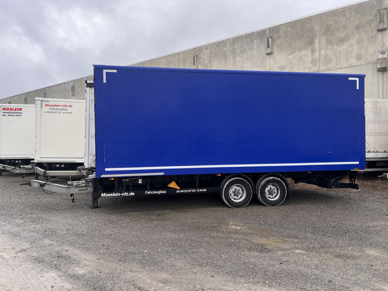 Möslein TKO 105 DL Schwebheim Tandem Koffer, Ladebordwand + Durchladbar, Wenig Benutzt - Remorque fourgon: photos 1 Möslein TKO 105 DL Schwebheim Tandem Koffer, Ladebordwand + Durchladbar, Wenig Benutzt - Remorque fourgon: photos 1