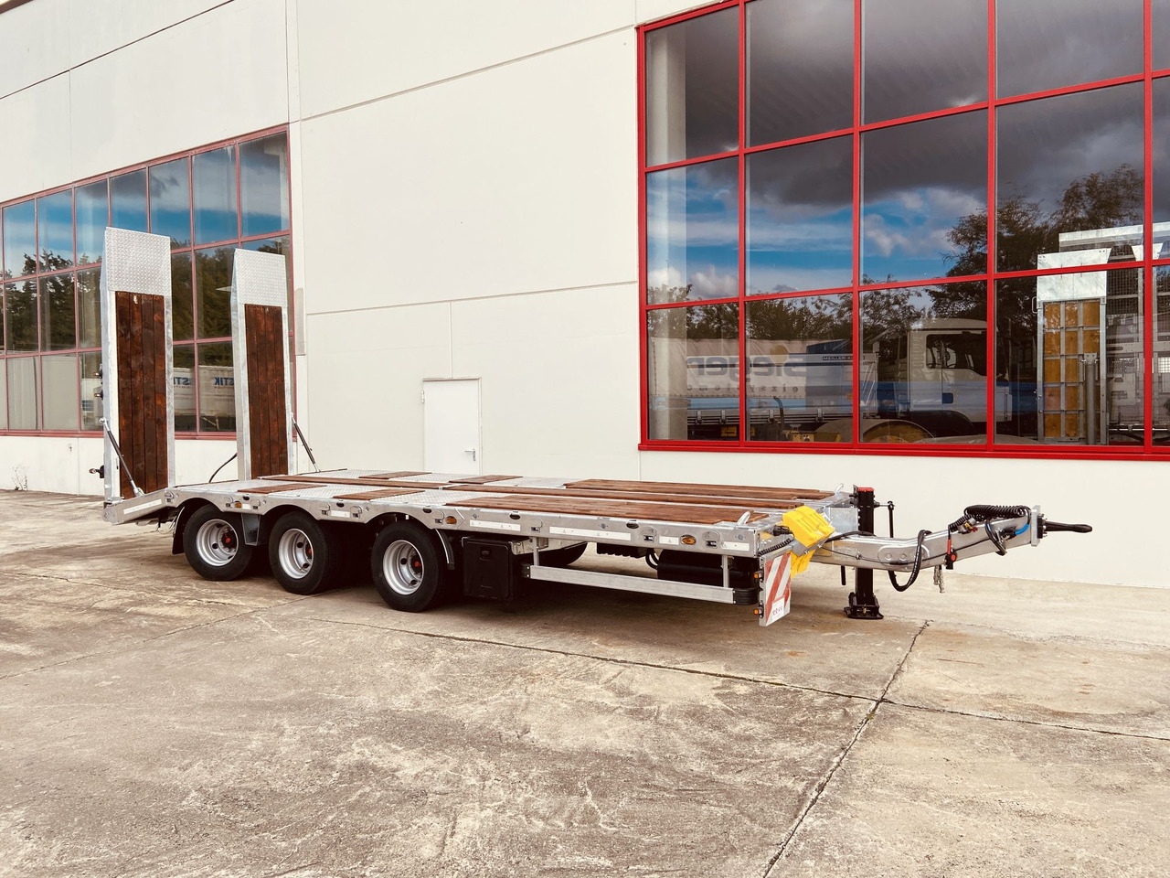 Möslein TT 28 Tridem- Tieflader 3 Achs, gelenktNeufahrzeug - Remorque porte-engin surbaissée: photos 4 Möslein TT 28 Tridem- Tieflader 3 Achs, gelenktNeufahrzeug - Remorque porte-engin surbaissée: photos 4