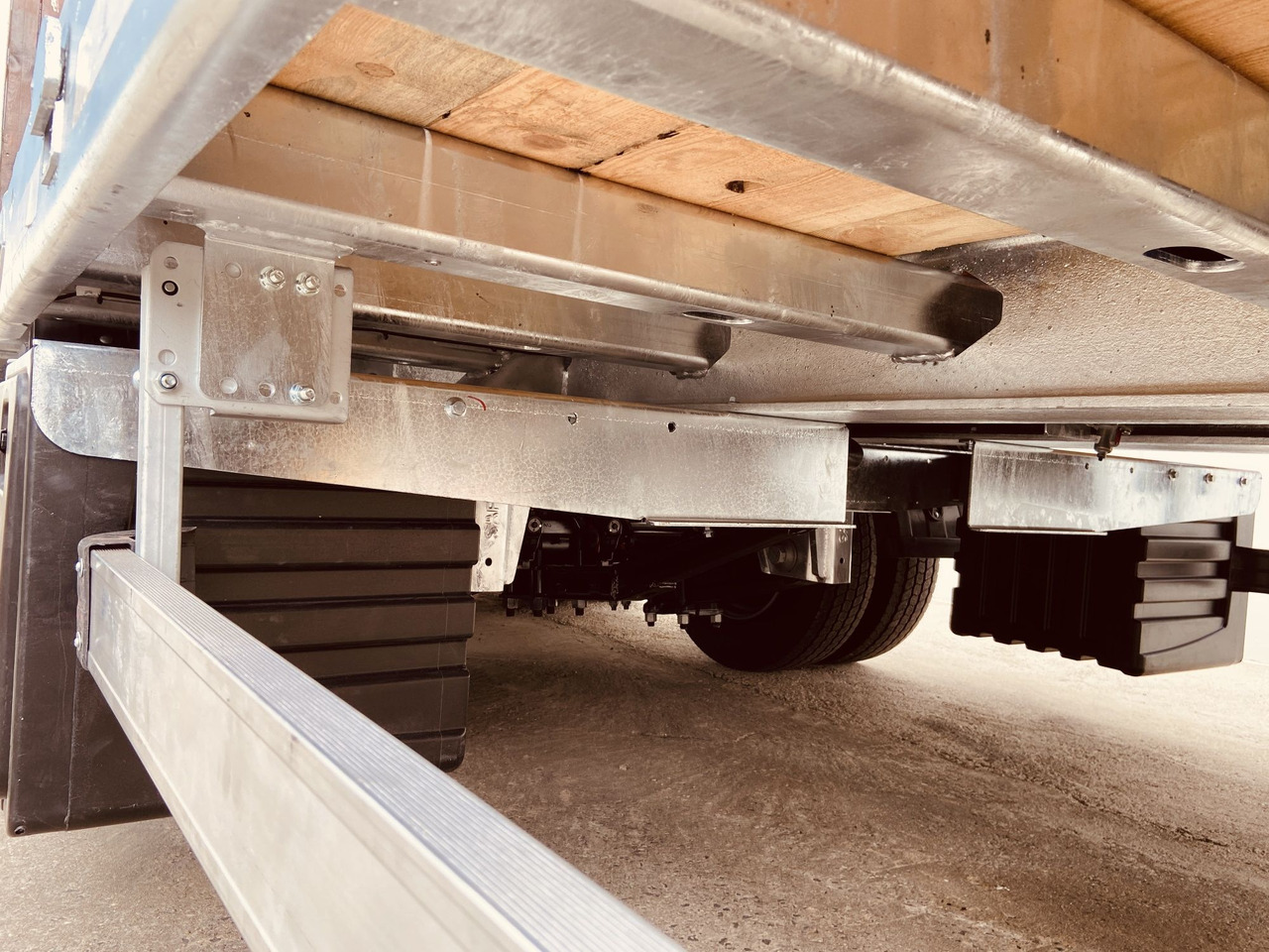 Möslein TT 34 Zugrohr Gerade 34 t GG Tridem- Tieflader 3 Achs, gelenktNeufahrzeug - Remorque porte-engin surbaissée: photos 3 Möslein TT 34 Zugrohr Gerade 34 t GG Tridem- Tieflader 3 Achs, gelenktNeufahrzeug - Remorque porte-engin surbaissée: photos 3