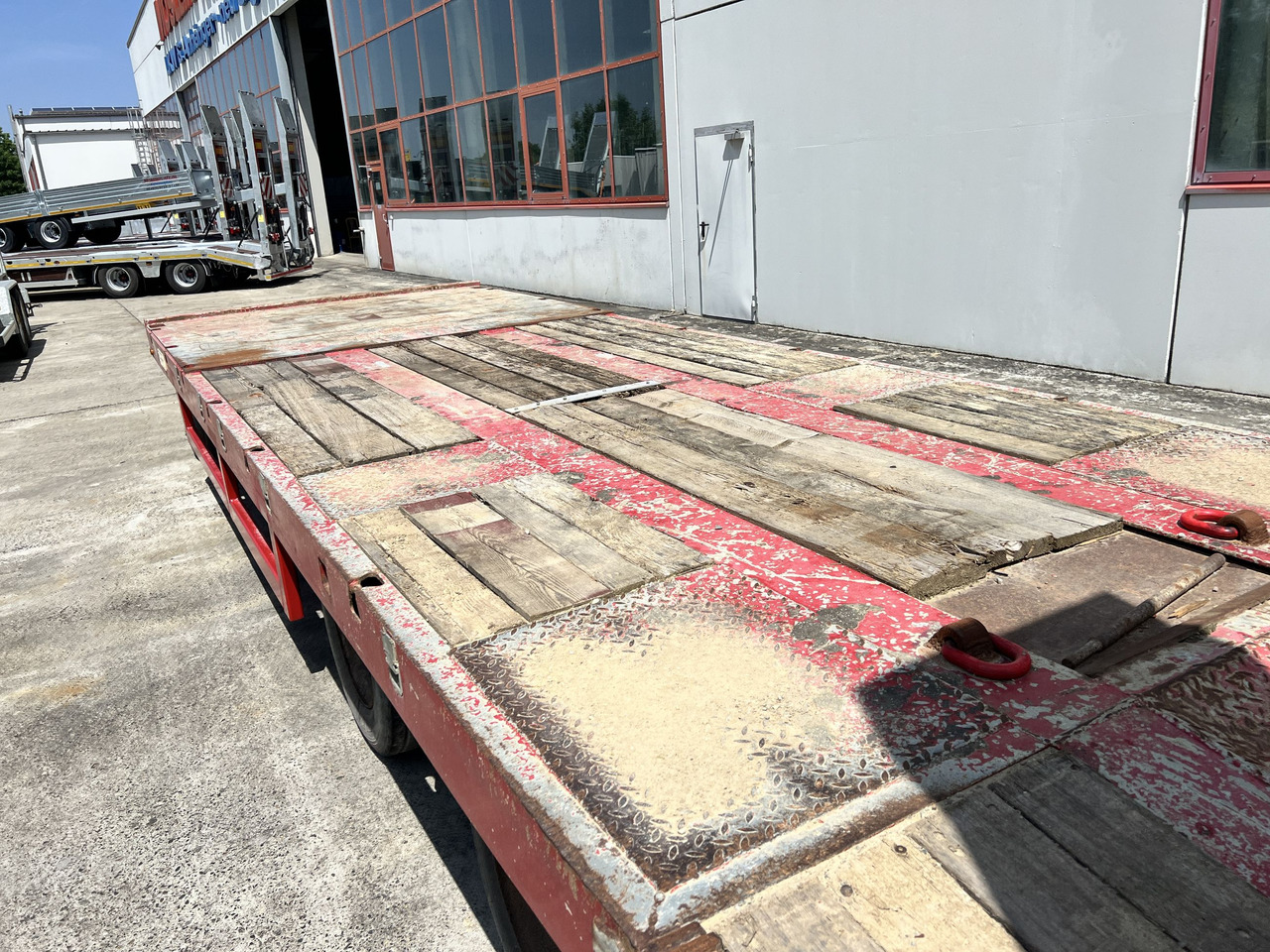 T3 3 Achs Tiefladeranhänger mit gerader Ladefläche - Remorque porte-engin surbaissée: photos 4 T3 3 Achs Tiefladeranhänger mit gerader Ladefläche - Remorque porte-engin surbaissée: photos 4