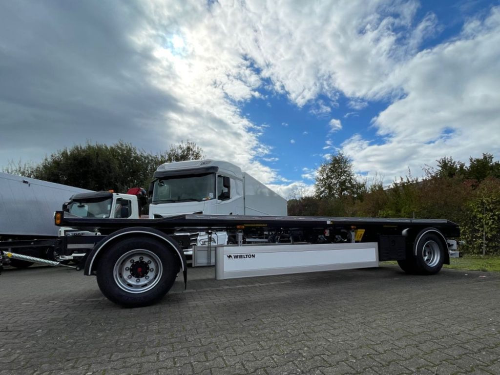 Wielton 2-Achs Außenroller-Abrollanhänger Wielton 2-Achs Außenroller-Abrollanhänger - Remorque ampliroll/ Multibenne: photos 2 Wielton 2-Achs Außenroller-Abrollanhänger Wielton 2-Achs Außenroller-Abrollanhänger - Remorque ampliroll/ Multibenne: photos 2