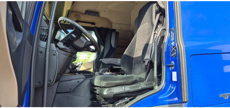 Photo d'intérieur 1: Tracteur routier Mercedes-Benz Actros 1833