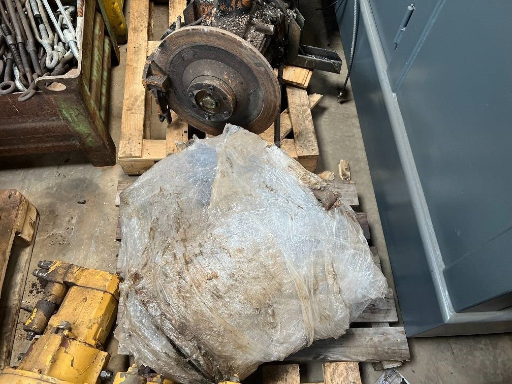 CAT 140 G gearbox - Niveleuse: photos 1 CAT 140 G gearbox - Niveleuse: photos 1