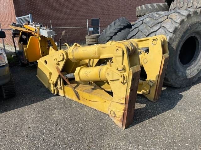 CAT D 8 R Ripper CAT D 8 R Ripper - Ripper pour Engins de chantier: photos 1 CAT D 8 R Ripper CAT D 8 R Ripper - Ripper pour Engins de chantier: photos 1