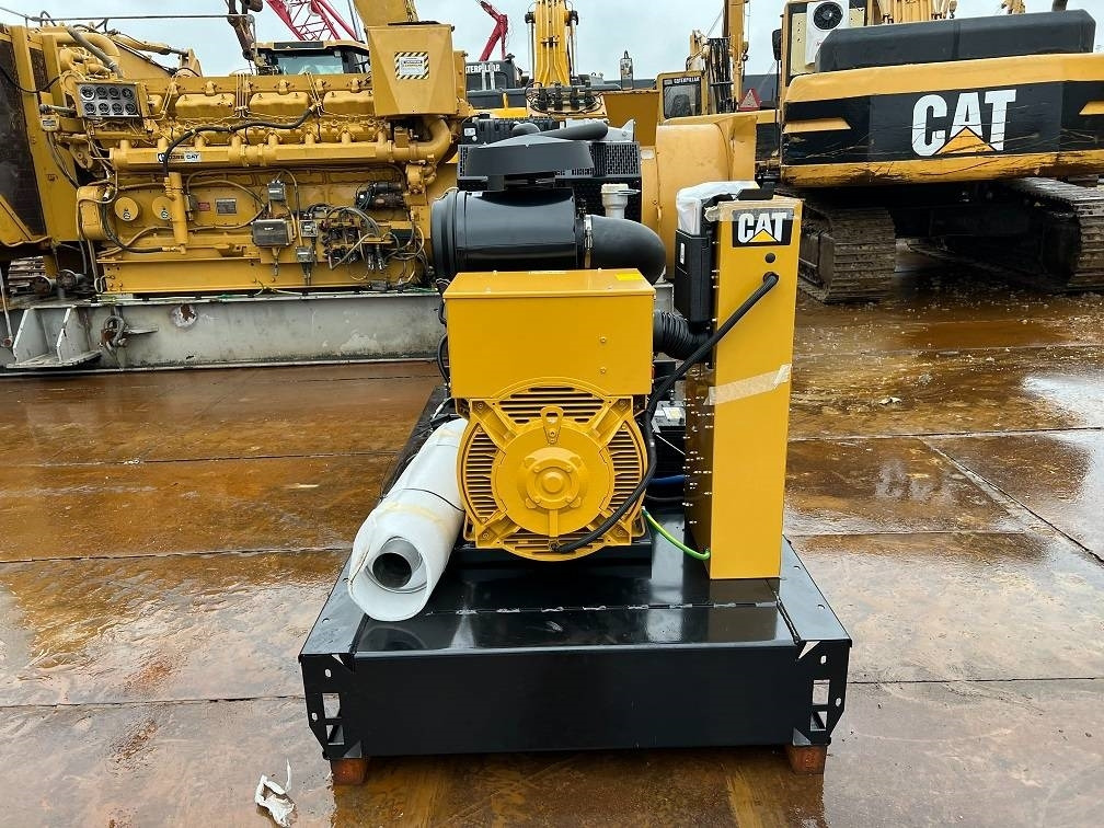CAT DE 200 E3 200 kva 160kw 10 units availble UNUSED - Groupe électrogène: photos 3 CAT DE 200 E3 200 kva 160kw 10 units availble UNUSED - Groupe électrogène: photos 3