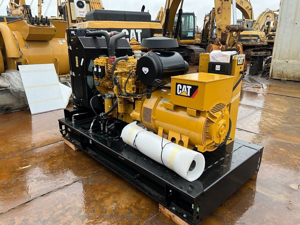 CAT DE 200 E3 200 kva 160kw 10 units availble UNUSED - Groupe électrogène: photos 4 CAT DE 200 E3 200 kva 160kw 10 units availble UNUSED - Groupe électrogène: photos 4