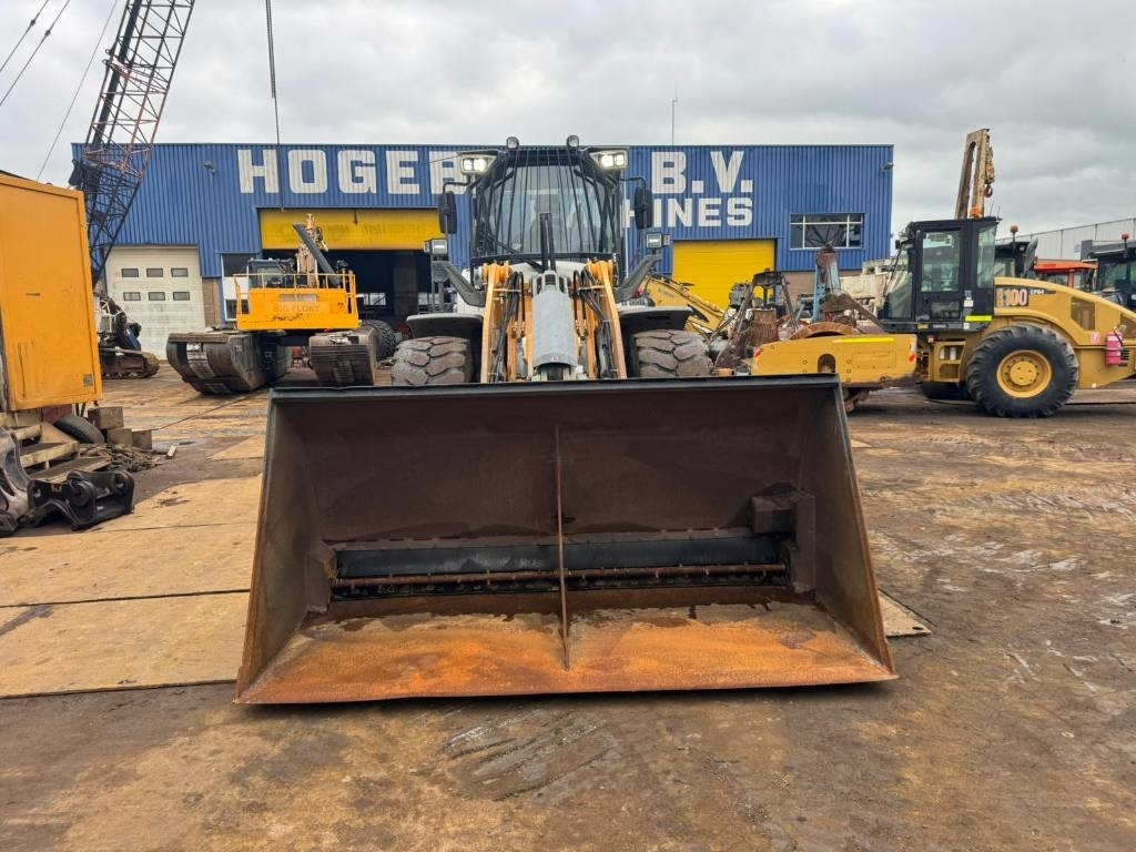 Liebherr L556 - Chargeuse sur pneus: photos 3 Liebherr L556 - Chargeuse sur pneus: photos 3