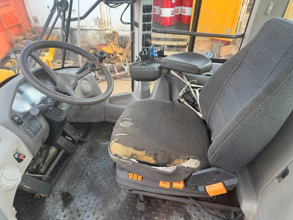 Chargeuse sur pneus Volvo L 120 G: photos 15