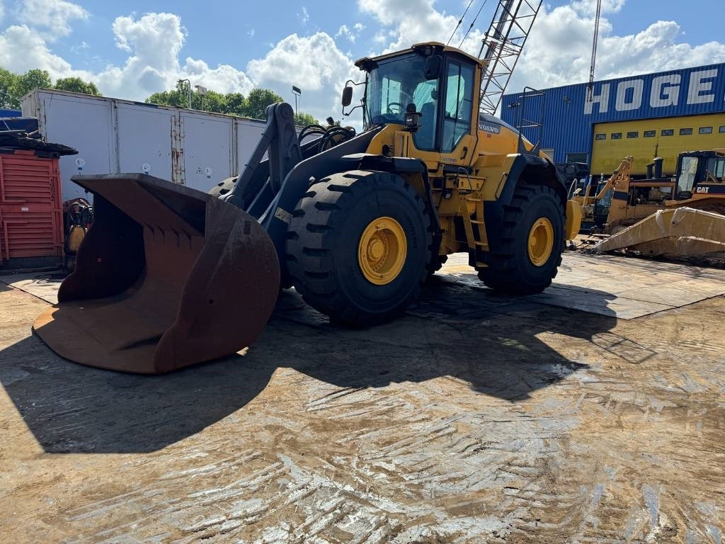 Volvo L 220 H ( WITH NEW TYRES ) - Chargeuse sur pneus: photos 2 Volvo L 220 H ( WITH NEW TYRES ) - Chargeuse sur pneus: photos 2