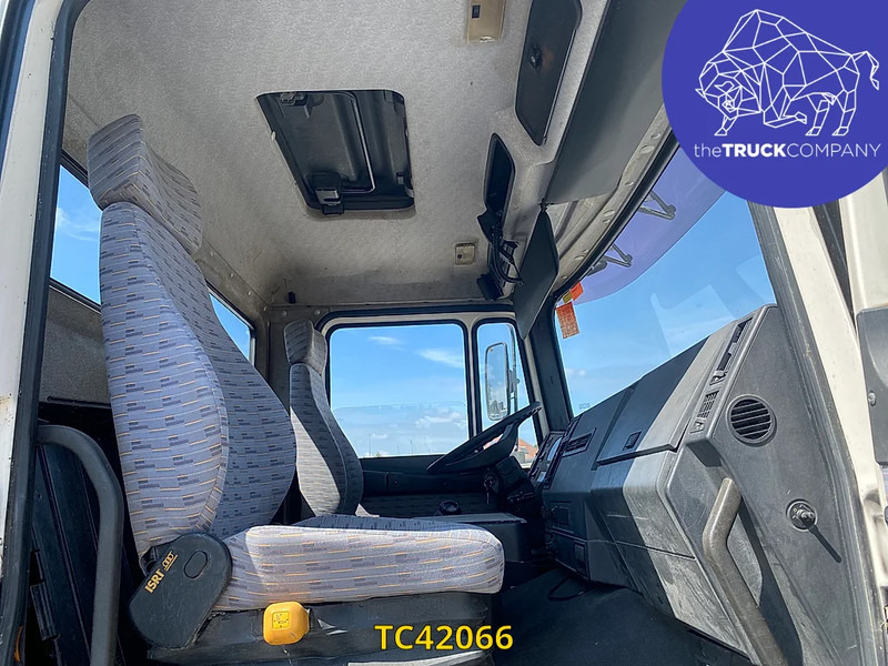 MAN F 2000 19.272 - Camion porte-conteneur/ Caisse mobile: photos 3 MAN F 2000 19.272 - Camion porte-conteneur/ Caisse mobile: photos 3