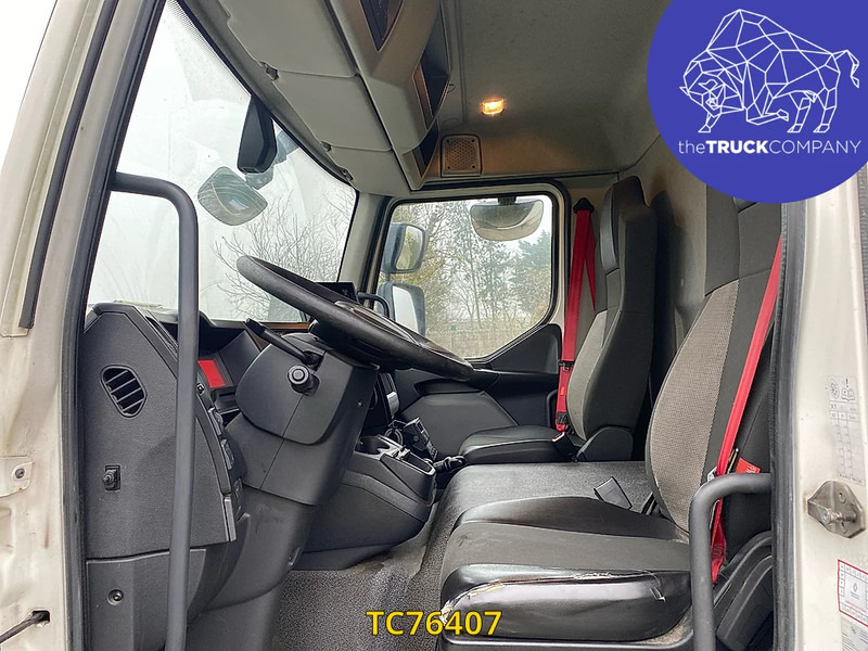 Camion frigorifique Renault D 210: photos 18