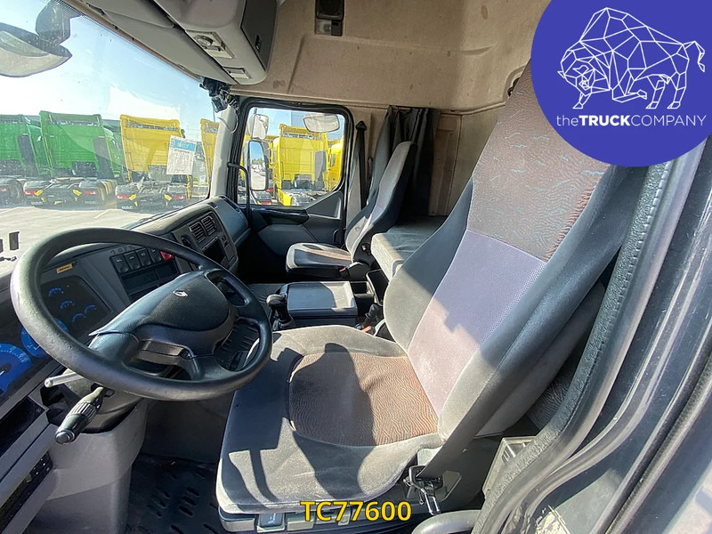 Renault Premium 320 - Camion à rideaux coulissants: photos 5 Renault Premium 320 - Camion à rideaux coulissants: photos 5