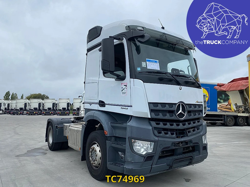 Tracteur routier Mercedes-Benz Arocs 1943: photos 8 Tracteur routier Mercedes-Benz Arocs 1943: photos 8