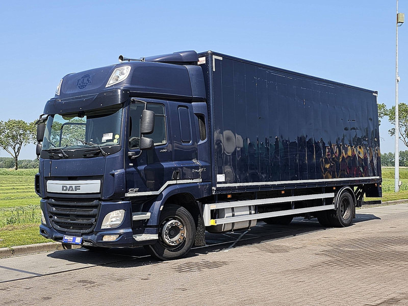 DAF CF 260 RIGHT SIDE CURTAINS - Camion à rideaux coulissants: photos 2 DAF CF 260 RIGHT SIDE CURTAINS - Camion à rideaux coulissants: photos 2