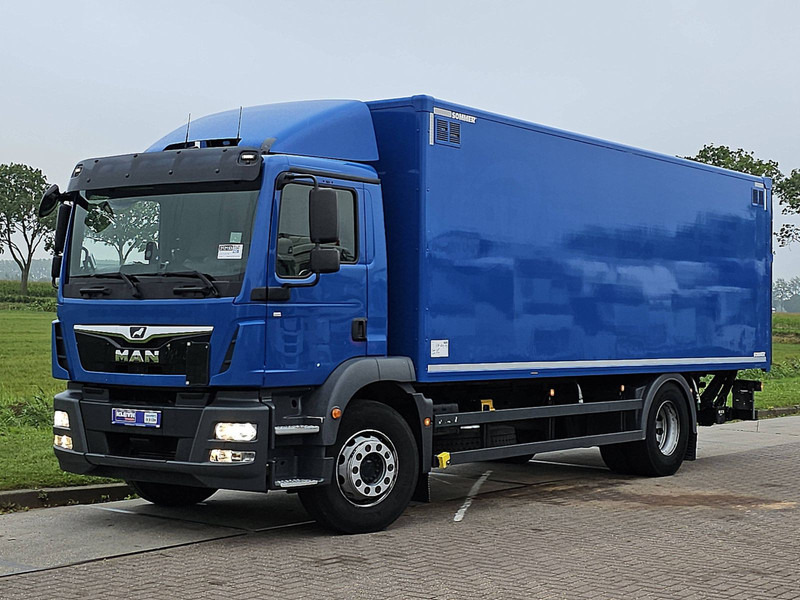 MAN 15.320 TGM AIRCO WEBASTO LIFT - Camion fourgon: photos 2 MAN 15.320 TGM AIRCO WEBASTO LIFT - Camion fourgon: photos 2