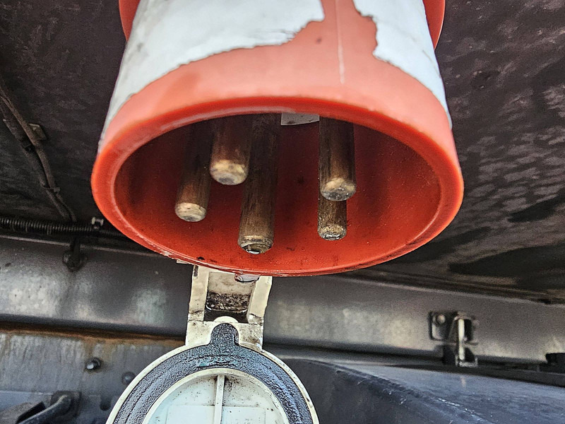 Camion frigorifique Scania P230: photos 17