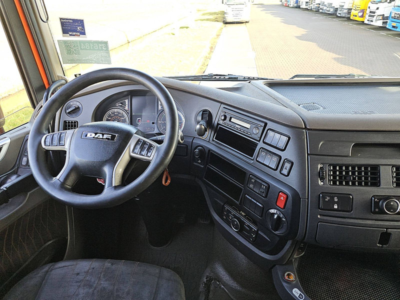 Photo d'intérieur 1: Tracteur routier DAF XF 450 SPACECAB SPOILERS