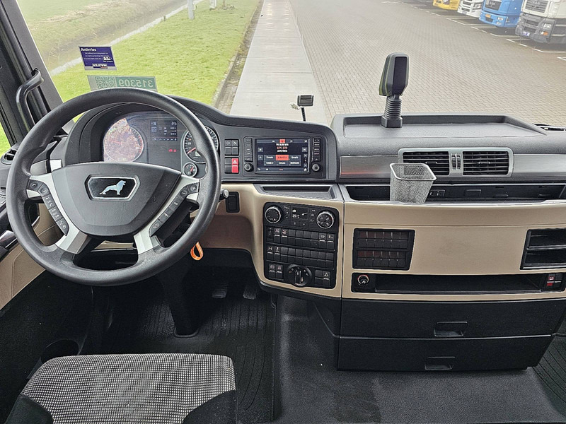 Photo d'intérieur 1: Tracteur routier MAN 18.460 TGX XXL 2X TANK NL-TRUCK