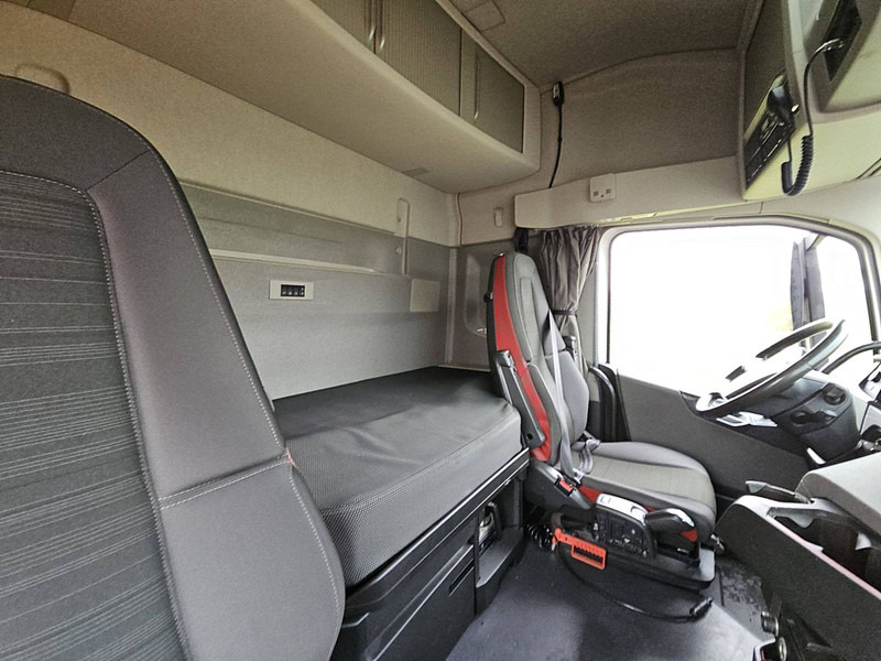 Photo d'intérieur 3: Tracteur routier Volvo FH 460 ALCOA'S I-SEE ACC