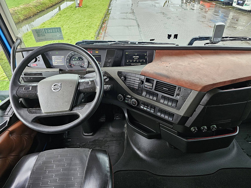 Photo d'intérieur 1: Tracteur routier Volvo FH 460 PTO SKIRTS VEB+
