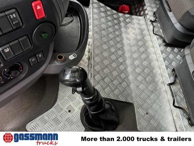 DAF XF 410 FA 4x2, Fahrschule, 2x AHK, 6 Sitze - Camion plateau: photos 5 DAF XF 410 FA 4x2, Fahrschule, 2x AHK, 6 Sitze - Camion plateau: photos 5