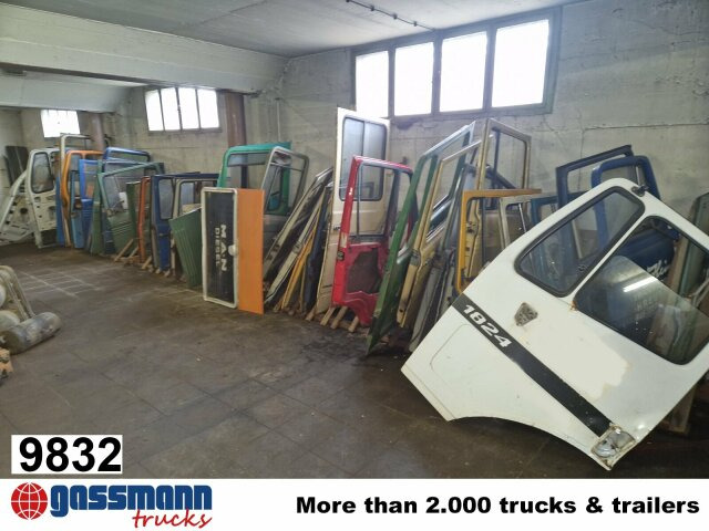 Konvolut Türen Oldtimer - Portière et pièces pour Camion: photos 1 Konvolut Türen Oldtimer - Portière et pièces pour Camion: photos 1