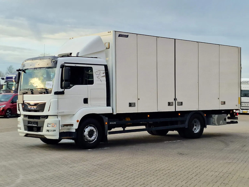 MAN TGM 18.340 4x2 - Sleepercab - Box with sidedoors - Loadlift - Full air - Euro 6 - Automatic - Camion fourgon: photos 3 MAN TGM 18.340 4x2 - Sleepercab - Box with sidedoors - Loadlift - Full air - Euro 6 - Automatic - Camion fourgon: photos 3