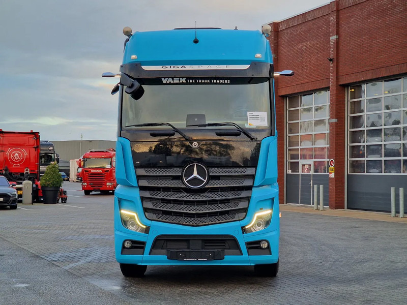 Mercedes-Benz Actros 2553 6x2 - BDF - Retarder - 4.90 WB - Full air + Fliegl trailer 2017 - Camion porte-conteneur/ Caisse mobile: photos 2 Mercedes-Benz Actros 2553 6x2 - BDF - Retarder - 4.90 WB - Full air + Fliegl trailer 2017 - Camion porte-conteneur/ Caisse mobile: photos 2