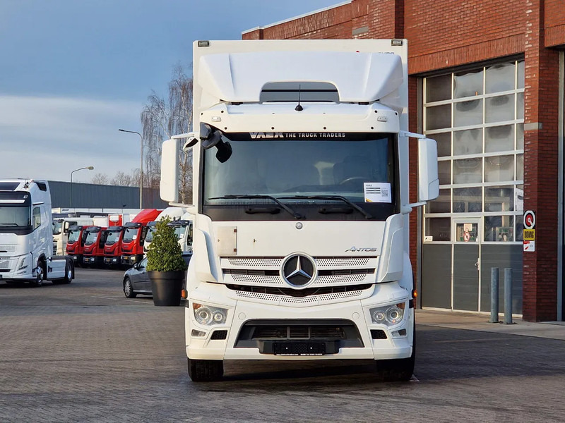 Mercedes-Benz Antos 1830 4x2 - Box with sidedoors - Zepro loadlift - Full air - 5.50 WB - Camera system - Camion fourgon: photos 2 Mercedes-Benz Antos 1830 4x2 - Box with sidedoors - Zepro loadlift - Full air - 5.50 WB - Camera system - Camion fourgon: photos 2