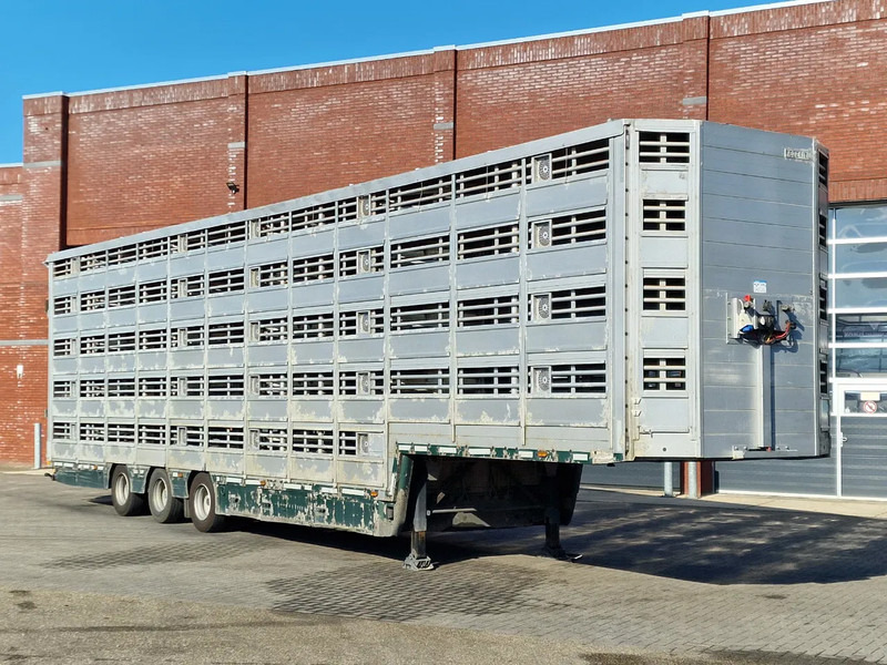 Pezzaioli 5 deck livestock trailer - Water & Ventilation - Loadlift - Folding floors - BPW Axle - 155M3 - Semi-remorque bétaillère: photos 4 Pezzaioli 5 deck livestock trailer - Water & Ventilation - Loadlift - Folding floors - BPW Axle - 155M3 - Semi-remorque bétaillère: photos 4