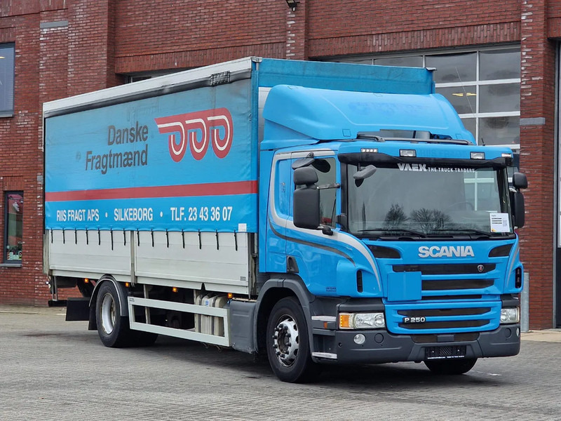 Scania P250 4x2 - Loadlift - Side boards - Full air - Euro 6 - Camion à rideaux coulissants: photos 1 Scania P250 4x2 - Loadlift - Side boards - Full air - Euro 6 - Camion à rideaux coulissants: photos 1