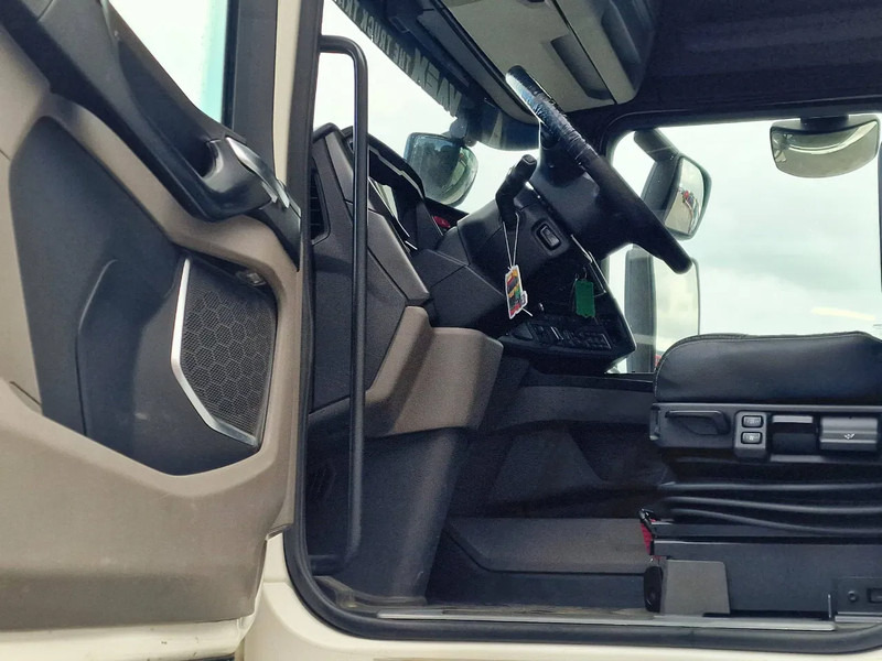 Scania R500 NGS 6x2 - Chassis - 4.95 WB - Loadlift - Retarder - Full air - Navi - Led - crédit-bail Scania R500 NGS 6x2 - Chassis - 4.95 WB - Loadlift - Retarder - Full air - Navi - Led: photos 12 Scania R500 NGS 6x2 - Chassis - 4.95 WB - Loadlift - Retarder - Full air - Navi - Led - crédit-bail Scania R500 NGS 6x2 - Chassis - 4.95 WB - Loadlift - Retarder - Full air - Navi - Led: photos 12