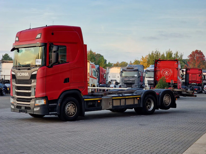 Scania S500 NGS Highline 6x2 - BDF - Full air - Navi - Retarder - Camion porte-conteneur/ Caisse mobile: photos 3 Scania S500 NGS Highline 6x2 - BDF - Full air - Navi - Retarder - Camion porte-conteneur/ Caisse mobile: photos 3