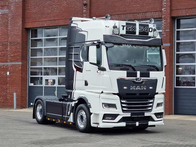 MAN TGX 18.540 GX - New - Retarder - Night clima - Alcoa - Show truck - Lightbar - - Tracteur routier: photos 1 MAN TGX 18.540 GX - New - Retarder - Night clima - Alcoa - Show truck - Lightbar - - Tracteur routier: photos 1