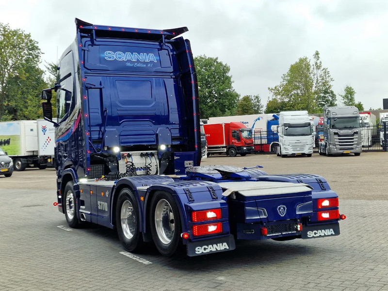 Scania 770S V8 NGS Highline 6x2 - Show truck - Special paint - Custom interior - Retarder - Full air - Night clima - Tracteur routier: photos 5 Scania 770S V8 NGS Highline 6x2 - Show truck - Special paint - Custom interior - Retarder - Full air - Night clima - Tracteur routier: photos 5