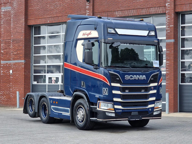 Scania R520 V8 NGS Highline 6x2 - PTO/Hydraulic - Full air - 2.95 WB - Navi - Fridge - Sliding 5th wheel - Tracteur routier: photos 1 Scania R520 V8 NGS Highline 6x2 - PTO/Hydraulic - Full air - 2.95 WB - Navi - Fridge - Sliding 5th wheel - Tracteur routier: photos 1