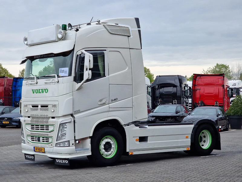 Volvo FH 13.540 Globetrotter 4x2 - Custom exterior - I parkcool - Navi - APK/TUV: 27-02-2026 - Tracteur routier: photos 3 Volvo FH 13.540 Globetrotter 4x2 - Custom exterior - I parkcool - Navi - APK/TUV: 27-02-2026 - Tracteur routier: photos 3