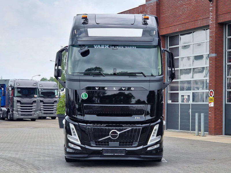 Volvo FH 500 XL Aero 4x2 - Full Air - Retarder - I parkcool - 2x tank - NEW - Tracteur routier: photos 2 Volvo FH 500 XL Aero 4x2 - Full Air - Retarder - I parkcool - 2x tank - NEW - Tracteur routier: photos 2
