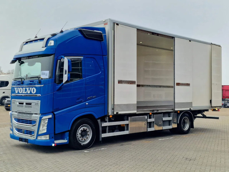 Volvo FH 13.460 Globetrotter XL 4x2 - Box with side doors - Manual gearbox - Full air - Camion fourgon: photos 4 Volvo FH 13.460 Globetrotter XL 4x2 - Box with side doors - Manual gearbox - Full air - Camion fourgon: photos 4