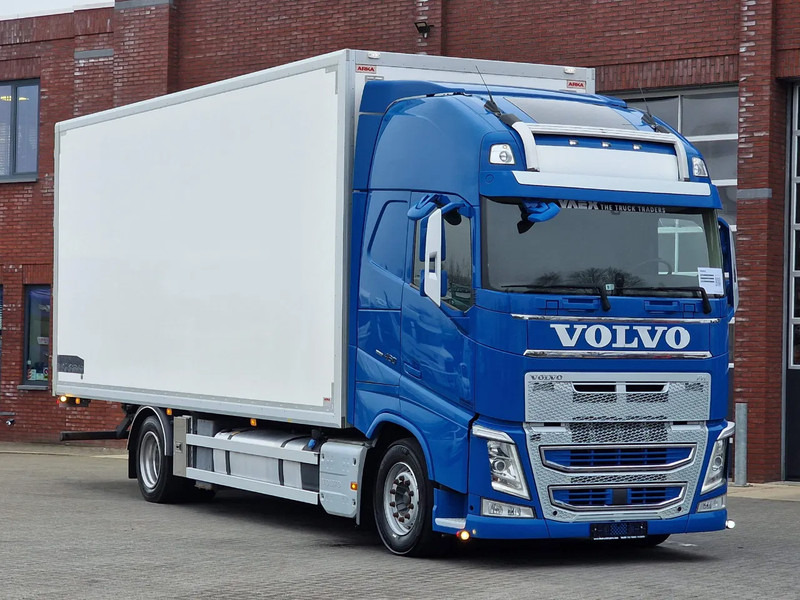 Volvo FH 13.460 Globetrotter XL 4x2 - Box with side doors - Manual gearbox - Full air - Camion fourgon: photos 1 Volvo FH 13.460 Globetrotter XL 4x2 - Box with side doors - Manual gearbox - Full air - Camion fourgon: photos 1
