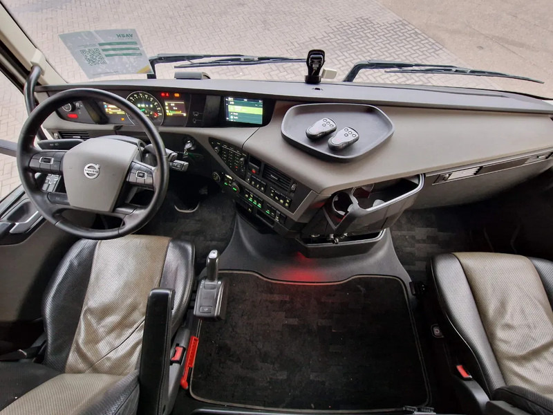 Camion porte-conteneur/ Caisse mobile Volvo FH 13.540 Globetrotter 6x2 - BDF - Loadlift - Full air - I parkcool - 4.80 WB: photos 12 Camion porte-conteneur/ Caisse mobile Volvo FH 13.540 Globetrotter 6x2 - BDF - Loadlift - Full air - I parkcool - 4.80 WB: photos 12